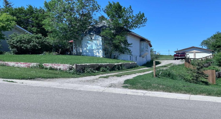 61 2 Avenue, Cardston, Alberta T0K0K0, 3 Bedroom Bedrooms, 0 ,1 BathroomBathrooms,Residential,For Sale,2,0,A2327072