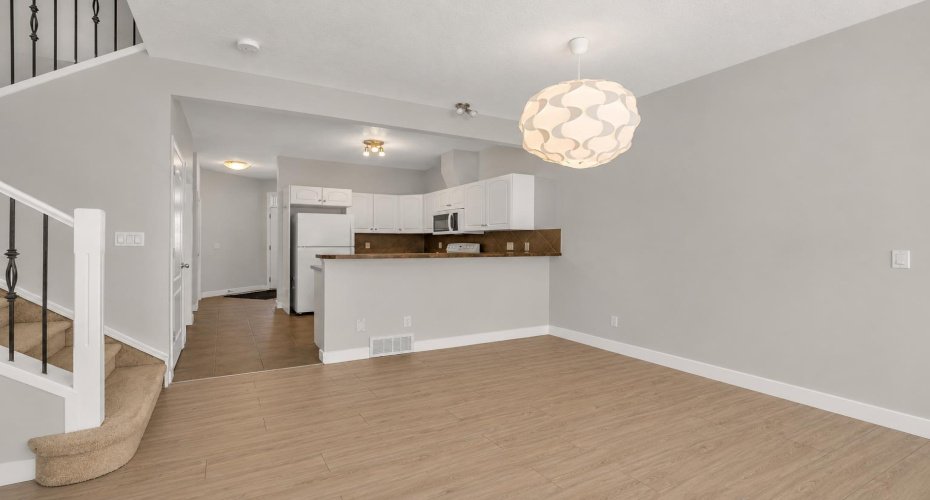 34 Royal Manor, Calgary, Alberta T3G 5T7, 4 Bedroom Bedrooms, 0 ,4 BathroomBathrooms,Residential,For Sale,Royal,0,A2327101