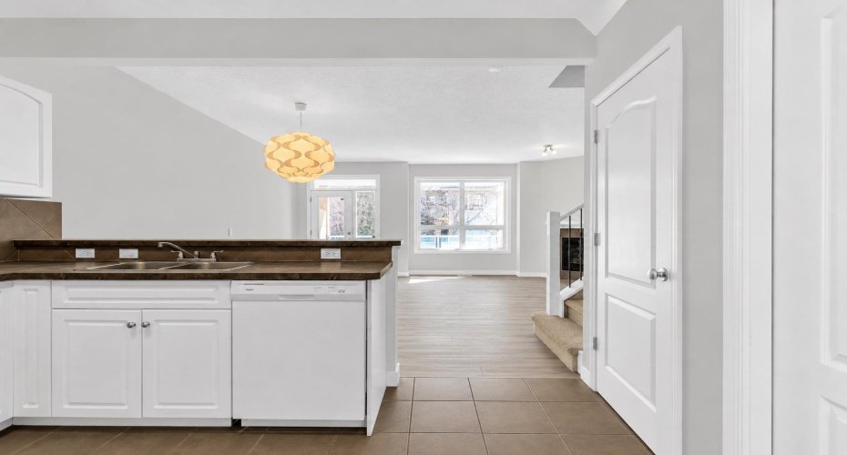 34 Royal Manor, Calgary, Alberta T3G 5T7, 4 Bedroom Bedrooms, 0 ,4 BathroomBathrooms,Residential,For Sale,Royal,0,A2327101