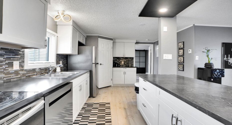3223 83 Street, Calgary, Alberta T3B 5N4, 3 Bedroom Bedrooms, 0 ,2 BathroomBathrooms,Mobile,For Sale,83,0,A2309370