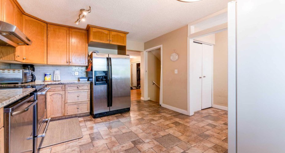 144 Midbend Place, Calgary, Alberta T2X 2J6, 3 Bedroom Bedrooms, 0 ,2 BathroomBathrooms,Residential,For Sale,Midbend,0,A2318647