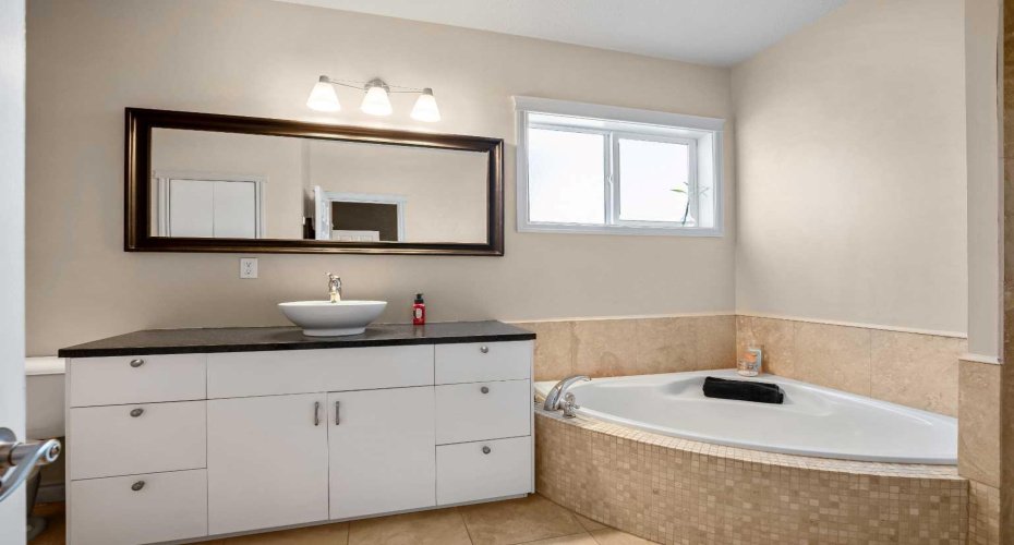 4 PC EN-SUITE