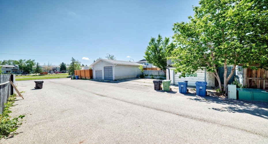 208 Temple Close, Calgary, Alberta T1Y 3B6, 10 Bedroom Bedrooms, 0 ,3 BathroomBathrooms,Residential,For Sale,Temple,0,A2325989