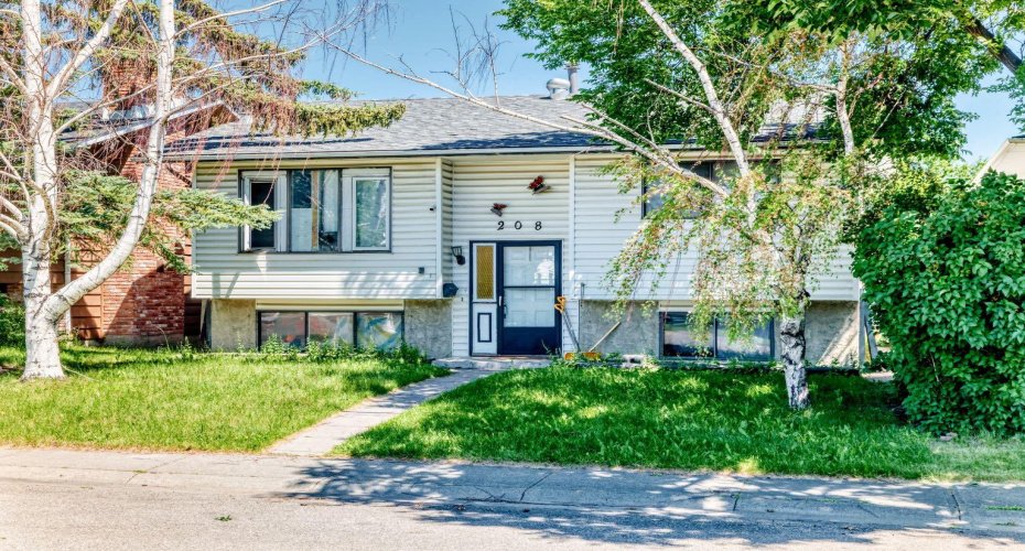 208 Temple Close, Calgary, Alberta T1Y 3B6, 10 Bedroom Bedrooms, 0 ,3 BathroomBathrooms,Residential,For Sale,Temple,0,A2325989