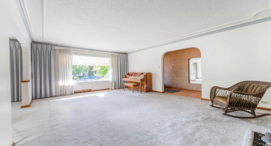 1122 9 Street, Calgary, Alberta T2M3K8, 5 Bedroom Bedrooms, 0 ,2 BathroomBathrooms,Residential,For Sale,9,0,A2326988