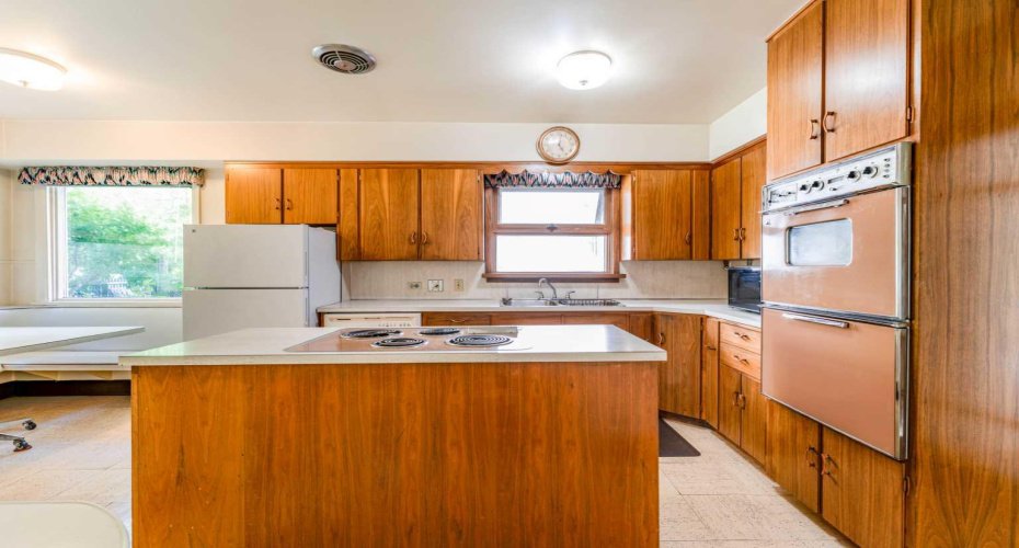 1122 9 Street, Calgary, Alberta T2M3K8, 5 Bedroom Bedrooms, 0 ,2 BathroomBathrooms,Residential,For Sale,9,0,A2326988