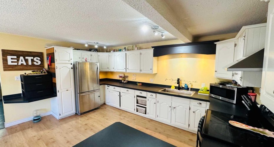82 Villa Street, Drumheller, Alberta T0J0Y1, 5 Bedroom Bedrooms, 0 ,2 BathroomBathrooms,Residential,For Sale,Villa Street,0,A2327493