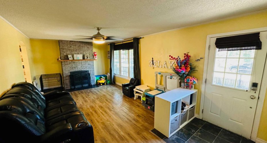 82 Villa Street, Drumheller, Alberta T0J0Y1, 5 Bedroom Bedrooms, 0 ,2 BathroomBathrooms,Residential,For Sale,Villa Street,0,A2327493