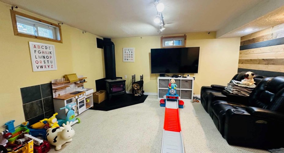 82 Villa Street, Drumheller, Alberta T0J0Y1, 5 Bedroom Bedrooms, 0 ,2 BathroomBathrooms,Residential,For Sale,Villa Street,0,A2327493