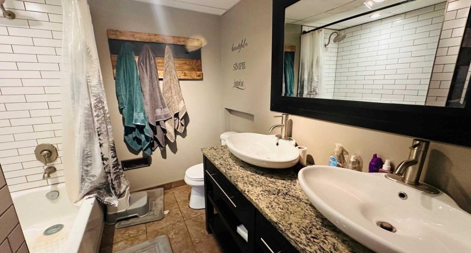 82 Villa Street, Drumheller, Alberta T0J0Y1, 5 Bedroom Bedrooms, 0 ,2 BathroomBathrooms,Residential,For Sale,Villa Street,0,A2327493
