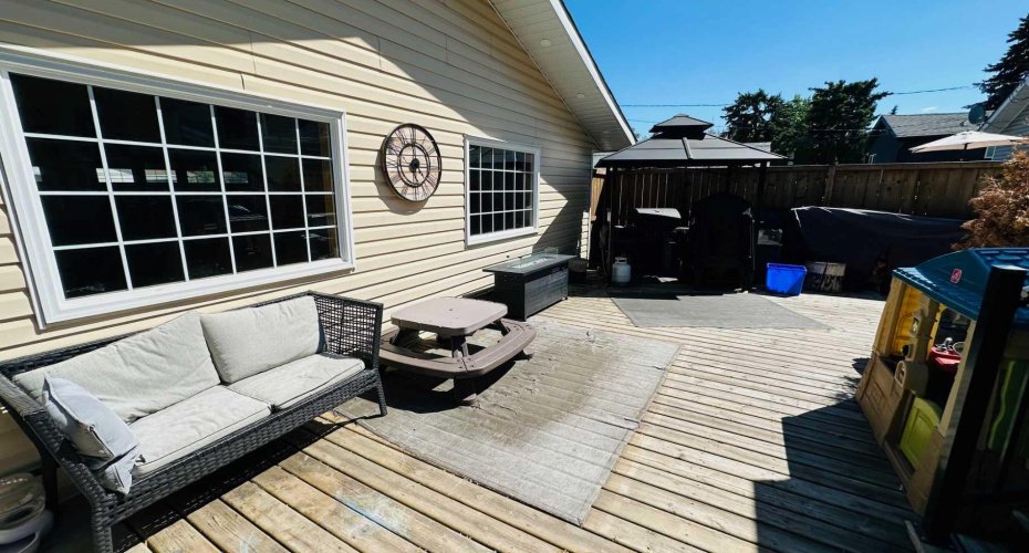 82 Villa Street, Drumheller, Alberta T0J0Y1, 5 Bedroom Bedrooms, 0 ,2 BathroomBathrooms,Residential,For Sale,Villa Street,0,A2327493