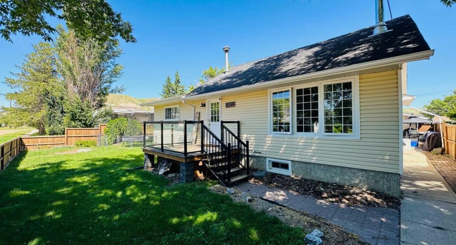 82 Villa Street, Drumheller, Alberta T0J0Y1, 5 Bedroom Bedrooms, 0 ,2 BathroomBathrooms,Residential,For Sale,Villa Street,0,A2327493