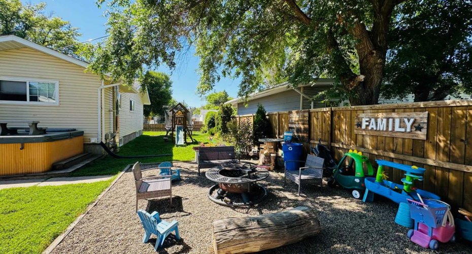 82 Villa Street, Drumheller, Alberta T0J0Y1, 5 Bedroom Bedrooms, 0 ,2 BathroomBathrooms,Residential,For Sale,Villa Street,0,A2327493