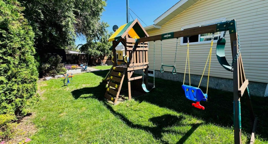 82 Villa Street, Drumheller, Alberta T0J0Y1, 5 Bedroom Bedrooms, 0 ,2 BathroomBathrooms,Residential,For Sale,Villa Street,0,A2327493