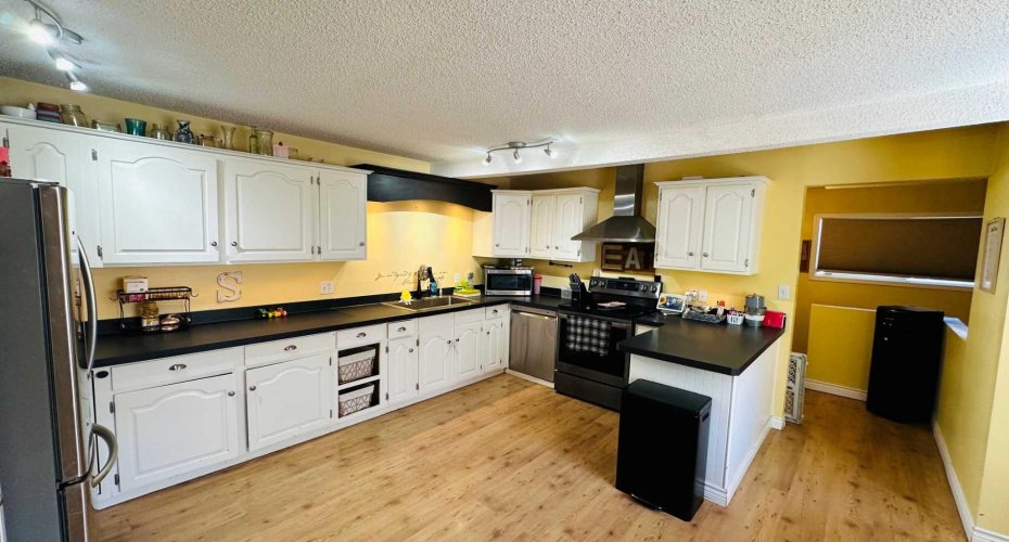 82 Villa Street, Drumheller, Alberta T0J0Y1, 5 Bedroom Bedrooms, 0 ,2 BathroomBathrooms,Residential,For Sale,Villa Street,0,A2327493