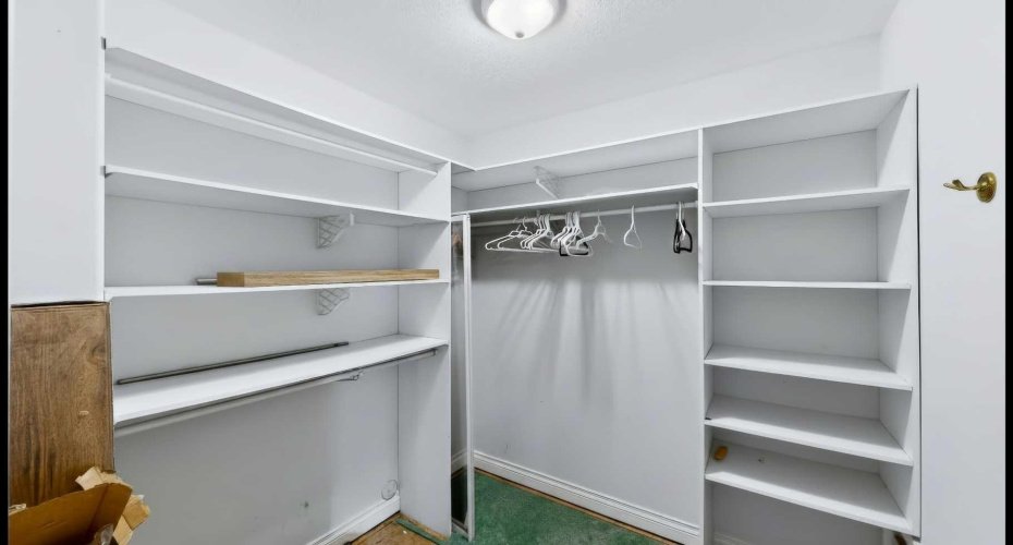 Walk-in Closet