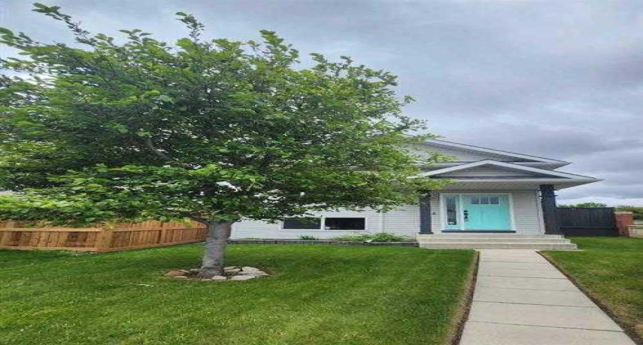 Beautiful corner lot home in Country Hills