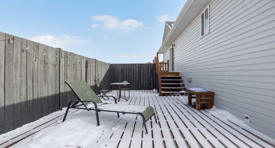 Private side yard deck