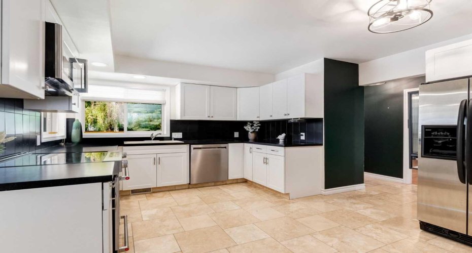 425 Woodland Crescent, Calgary, Alberta T2J1J7, 5 Bedroom Bedrooms, 0 ,2 BathroomBathrooms,Residential,For Sale,Woodland,0,A2326875