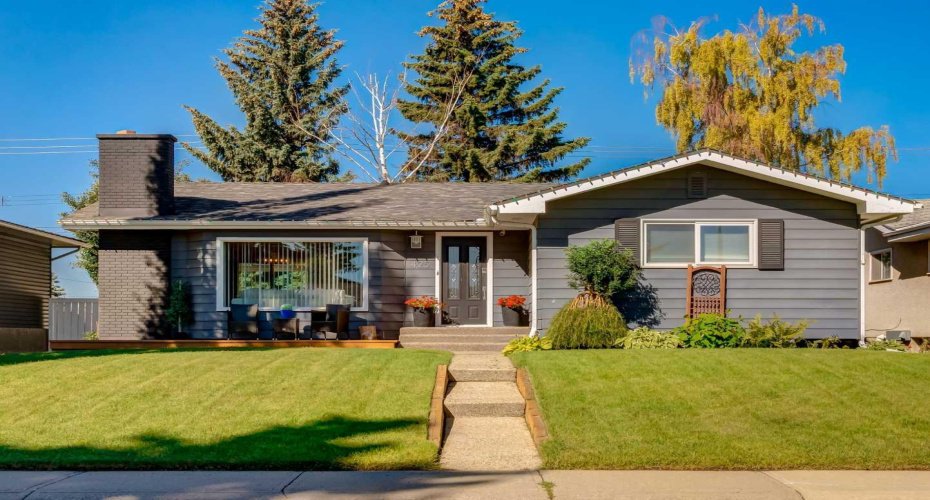 425 Woodland Crescent, Calgary, Alberta T2J1J7, 5 Bedroom Bedrooms, 0 ,2 BathroomBathrooms,Residential,For Sale,Woodland,0,A2326875