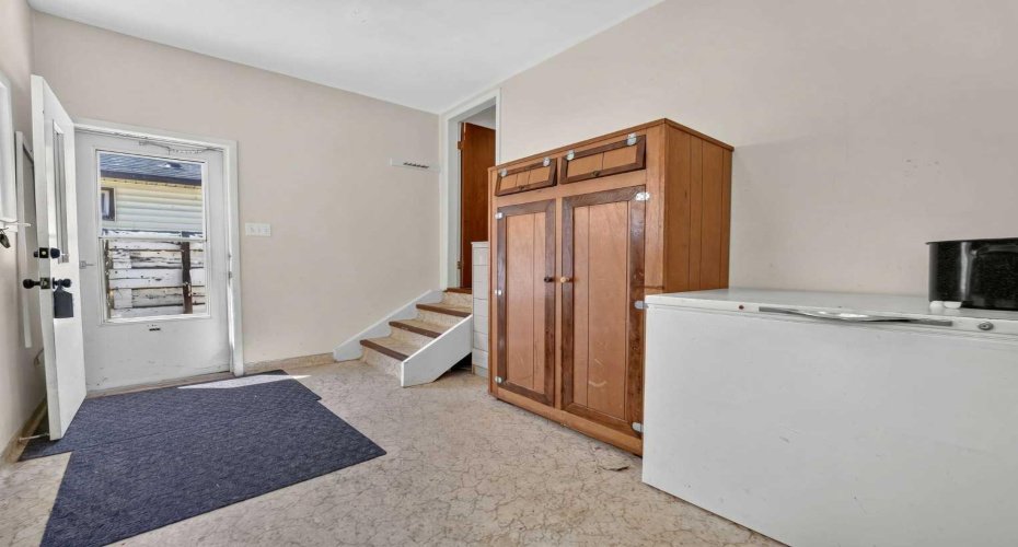 631 14 Street, Lethbridge, Alberta T1J 2Y2, 3 Bedroom Bedrooms, 0 ,2 BathroomBathrooms,Residential,For Sale,14,0,A2326896