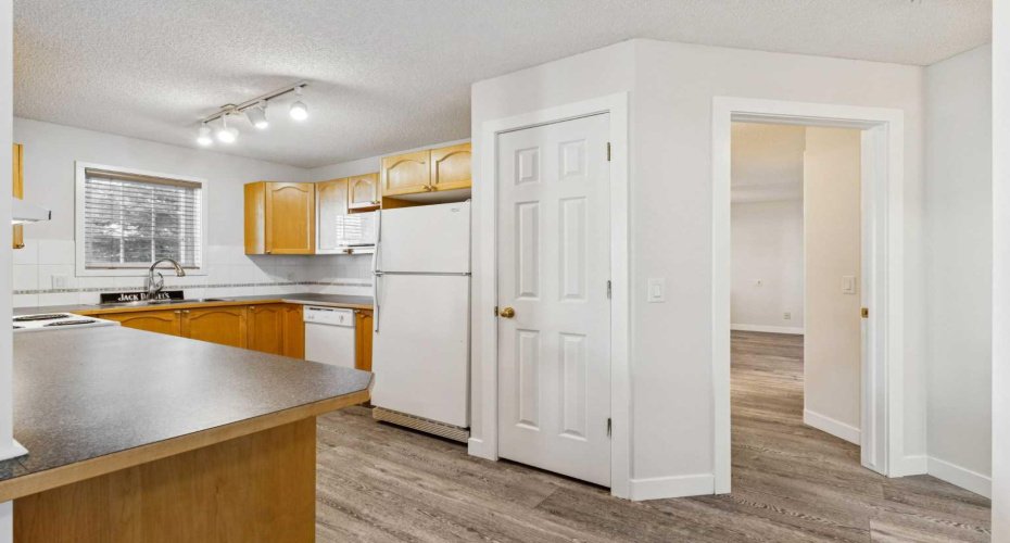 7171 Coach Hill Road, Calgary, Alberta T3H 3R7, 2 Bedroom Bedrooms, 0 ,2 BathroomBathrooms,Residential,For Sale,Coach Hill,0,A2326921