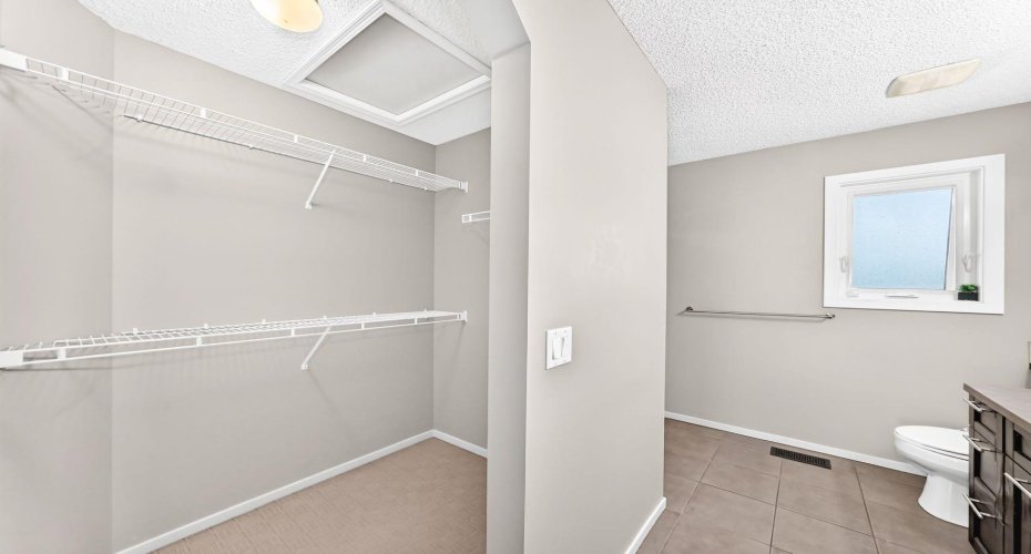 277 Saddlecrest Way, Calgary, Alberta T3J5N3, 4 Bedroom Bedrooms, 0 ,4 BathroomBathrooms,Residential,For Sale,Saddlecrest,0,A2326945