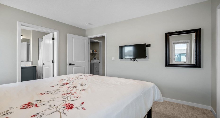 30 WOLF Crescent, Okotoks, Alberta T1S 5V2, 3 Bedrooms Bedrooms, ,4 BathroomsBathrooms,Residential,For Sale,WOLF,A2327045