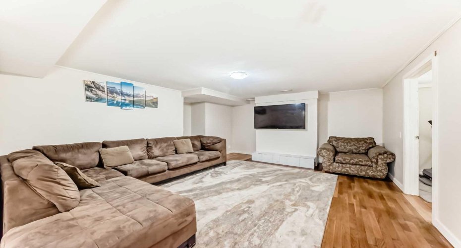 6712 23 Avenue, Calgary, Alberta T1Y1V4, 5 Bedroom Bedrooms, 0 ,3 BathroomBathrooms,Residential,For Sale,23,0,A2327055