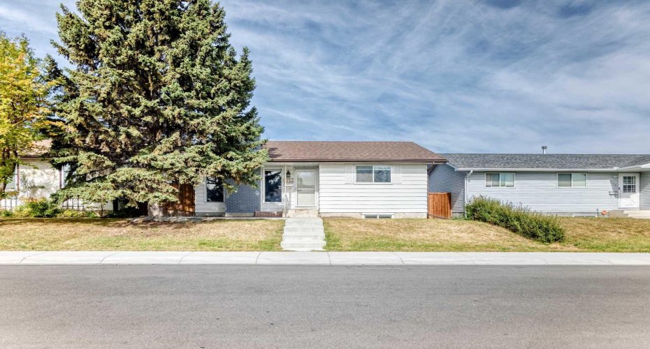 6712 23 Avenue, Calgary, Alberta T1Y1V4, 5 Bedroom Bedrooms, 0 ,3 BathroomBathrooms,Residential,For Sale,23,0,A2327055