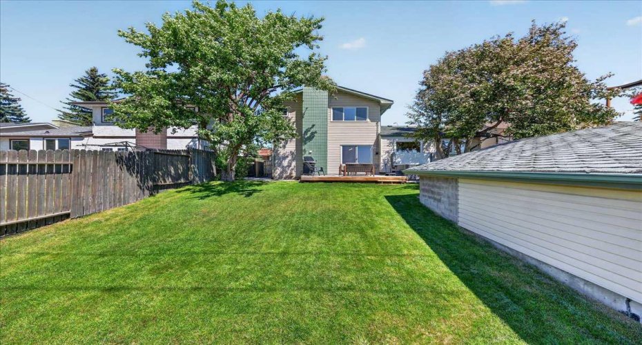 7327 Silver Springs Road, Calgary, Alberta T3B 3X1, 4 Bedroom Bedrooms, 0 ,3 BathroomBathrooms,Residential,For Sale,Silver Springs,0,A2327082