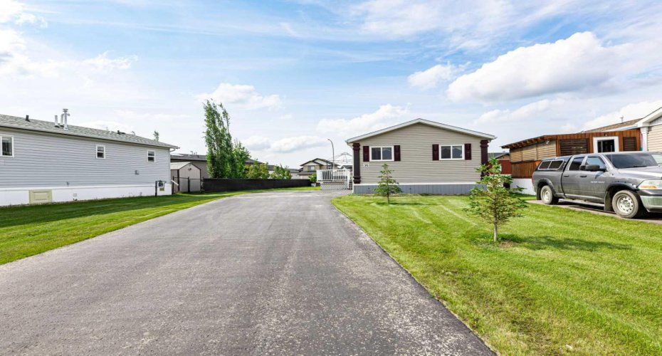 15 Mackenzie Ranch Way, Lacombe, Alberta T4L 0B4, 4 Bedroom Bedrooms, 0 ,2 BathroomBathrooms,Mobile,For Sale,Mackenzie Ranch,0,A2327113