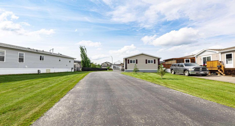 15 Mackenzie Ranch Way, Lacombe, Alberta T4L 0B4, 4 Bedroom Bedrooms, 0 ,2 BathroomBathrooms,Mobile,For Sale,Mackenzie Ranch,0,A2327113
