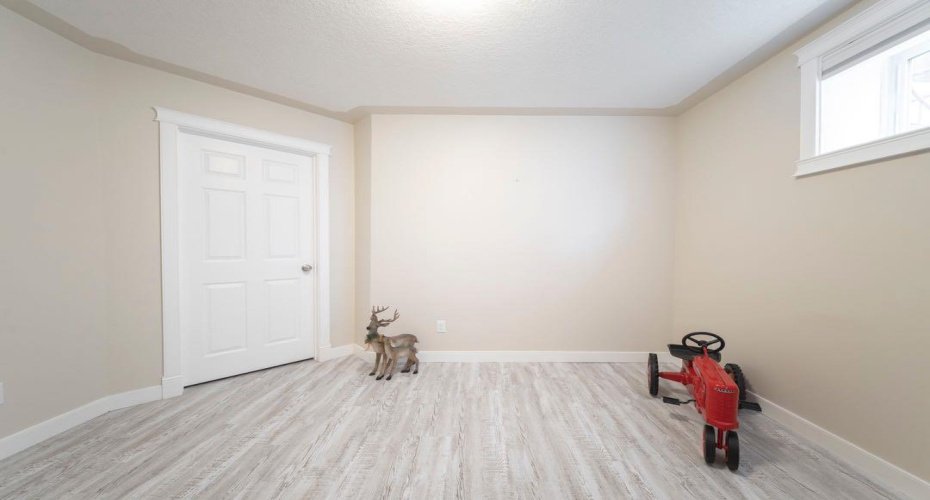 188 Merganser Crescent, Fort McMurray, Alberta T9K 0P1, 5 Bedroom Bedrooms, 0 ,4 BathroomBathrooms,Residential,For Sale,Merganser,0,A2327117