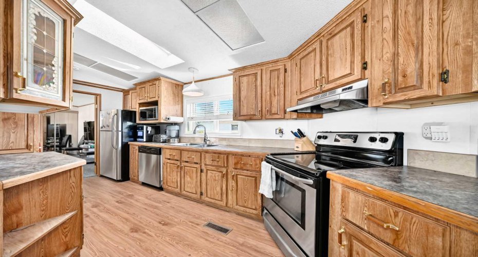6724 17 Avenue, Calgary, Alberta T2A0W5, 3 Bedroom Bedrooms, 0 ,2 BathroomBathrooms,Mobile,For Sale,17,0,A2327129