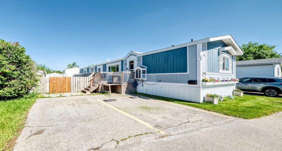 6724 17 Avenue, Calgary, Alberta T2A0W5, 3 Bedroom Bedrooms, 0 ,2 BathroomBathrooms,Mobile,For Sale,17,0,A2327129
