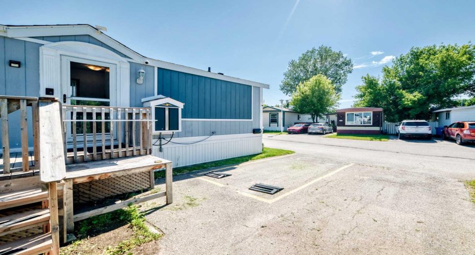 6724 17 Avenue, Calgary, Alberta T2A0W5, 3 Bedroom Bedrooms, 0 ,2 BathroomBathrooms,Mobile,For Sale,17,0,A2327129