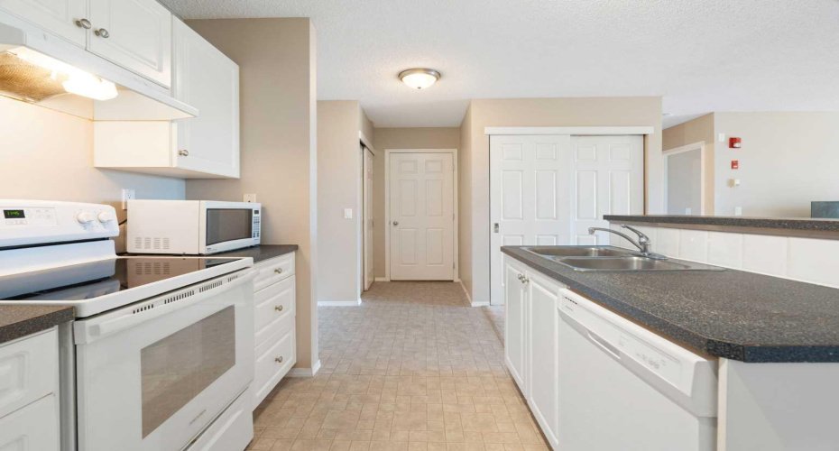290 Shawville Way, Calgary, Alberta T2Y 3Z9, 2 Bedroom Bedrooms, 0 ,2 BathroomBathrooms,Residential,For Sale,Shawville,0,A2327166