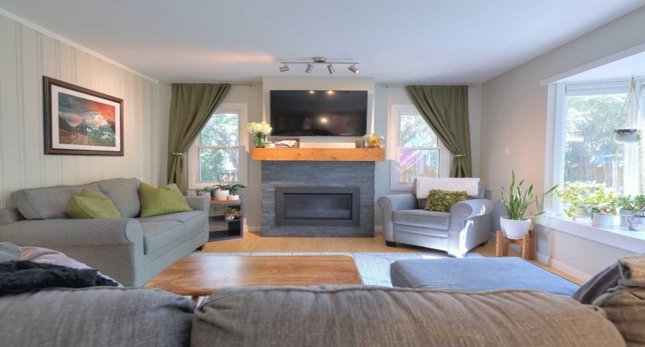 8908 33 Avenue, Calgary, Alberta T3B 1M6, 2 Bedroom Bedrooms, 0 ,1 BathroomBathrooms,Residential,For Sale,33,0,A2327201