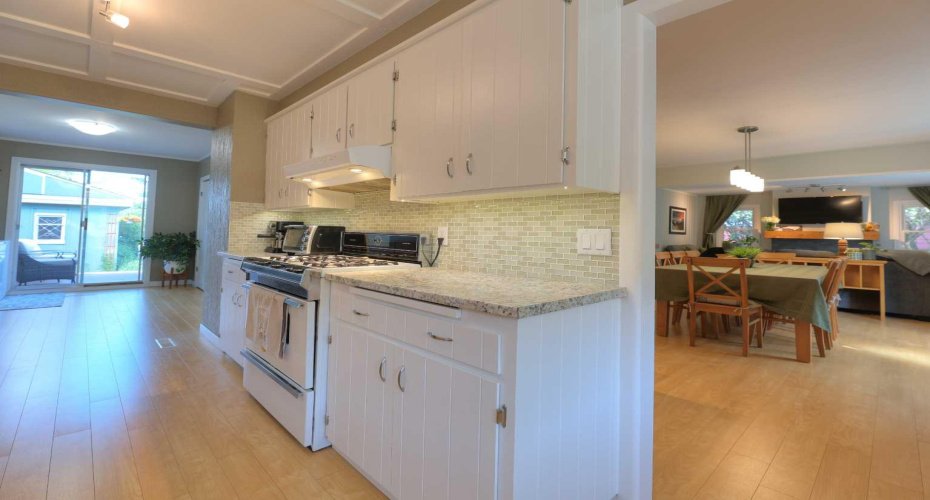 8908 33 Avenue, Calgary, Alberta T3B 1M6, 2 Bedroom Bedrooms, 0 ,1 BathroomBathrooms,Residential,For Sale,33,0,A2327201