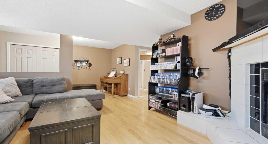 128 Sunvale Crescent, Calgary, Alberta T2X2S5, 4 Bedroom Bedrooms, 0 ,3 BathroomBathrooms,Residential,For Sale,Sunvale,0,A2327220