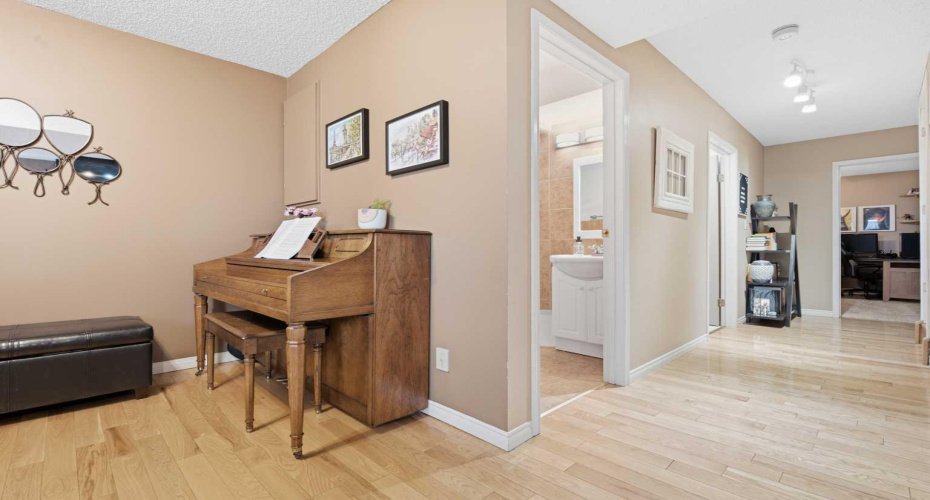 128 Sunvale Crescent, Calgary, Alberta T2X2S5, 4 Bedroom Bedrooms, 0 ,3 BathroomBathrooms,Residential,For Sale,Sunvale,0,A2327220