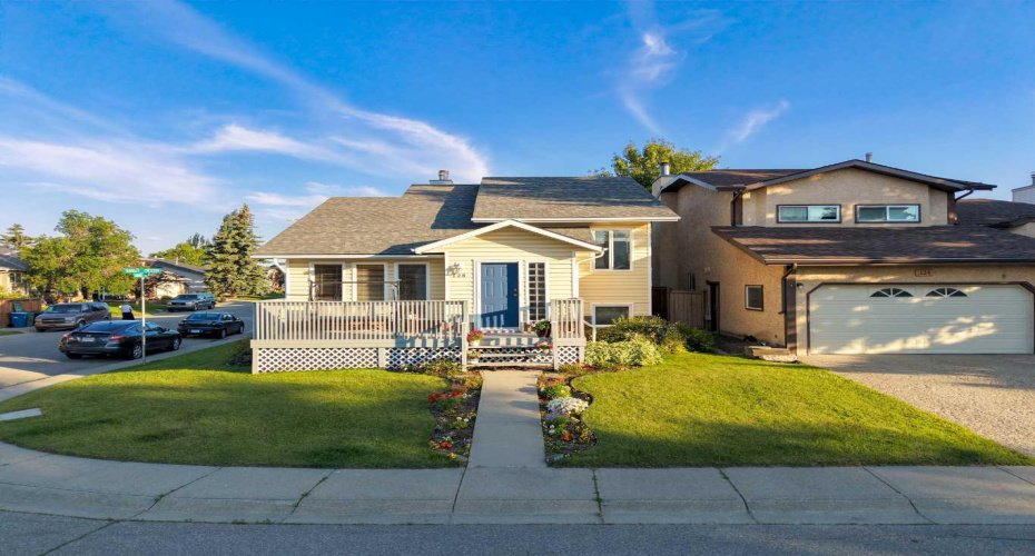 128 Sunvale Crescent, Calgary, Alberta T2X2S5, 4 Bedroom Bedrooms, 0 ,3 BathroomBathrooms,Residential,For Sale,Sunvale,0,A2327220