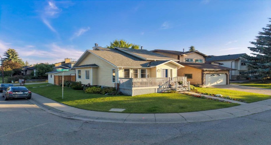 128 Sunvale Crescent, Calgary, Alberta T2X2S5, 4 Bedroom Bedrooms, 0 ,3 BathroomBathrooms,Residential,For Sale,Sunvale,0,A2327220