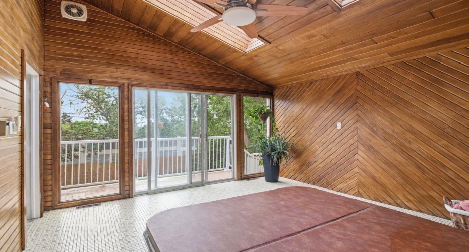 Beautiful full year sun room