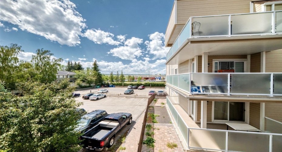 3717 42 Street, Calgary, Alberta T3A 2W2, 1 Bedroom Bedrooms, 0 ,1 BathroomBathrooms,Residential,For Sale,42,0,A2327253
