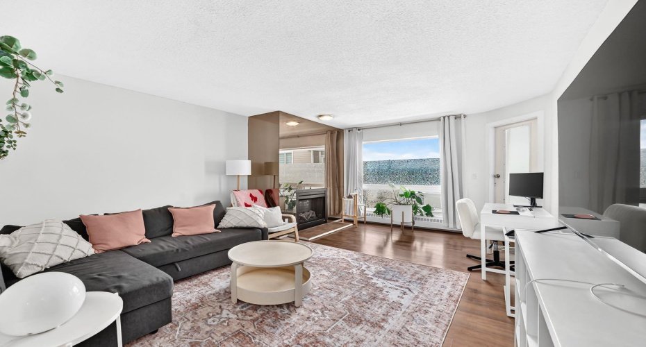 3717 42 Street, Calgary, Alberta T3A 2W2, 1 Bedroom Bedrooms, 0 ,1 BathroomBathrooms,Residential,For Sale,42,0,A2327253