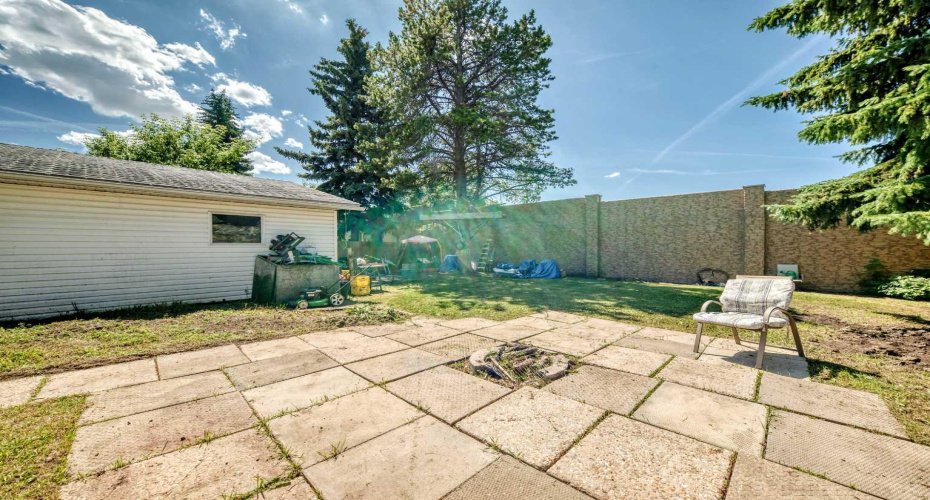 23 Spruce Crescent, St. Albert, Alberta T8N 0H4, 5 Bedroom Bedrooms, 0 ,2 BathroomBathrooms,Residential,For Sale,Spruce,0,A2327266