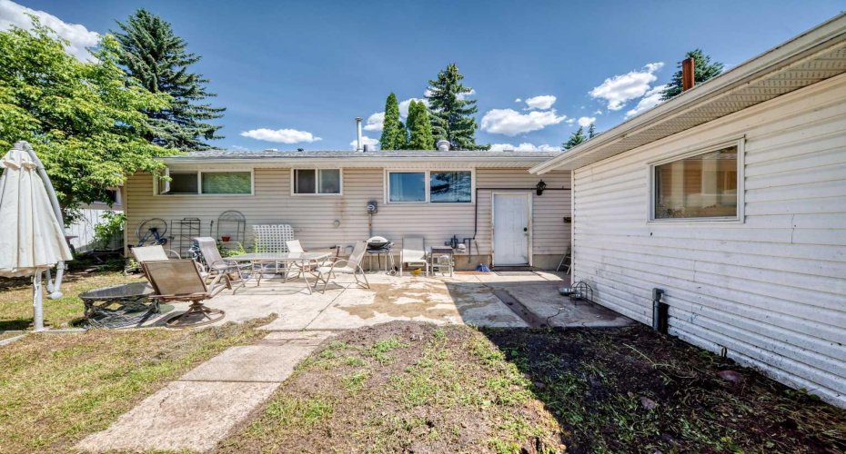 23 Spruce Crescent, St. Albert, Alberta T8N 0H4, 5 Bedroom Bedrooms, 0 ,2 BathroomBathrooms,Residential,For Sale,Spruce,0,A2327266