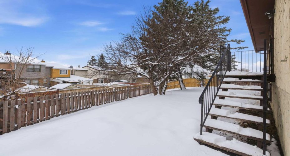 32 Fonda Mews, Calgary, Alberta T2A5S5, 4 Bedroom Bedrooms, 0 ,2 BathroomBathrooms,Residential,For Sale,Fonda,0,A2298267